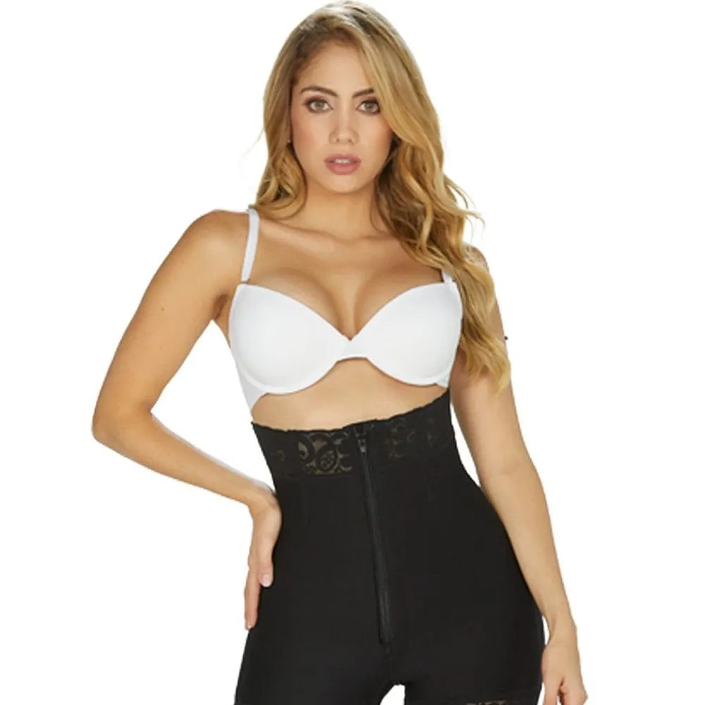 071 Shorts levanta Cola
